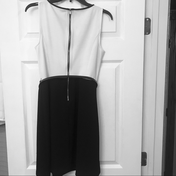 NWOT Fit and flare dress white/black, bow belt - Picture 3 of 8